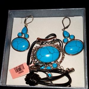 Comes has set earrings and necklace looks to be turquoise in color brand new.